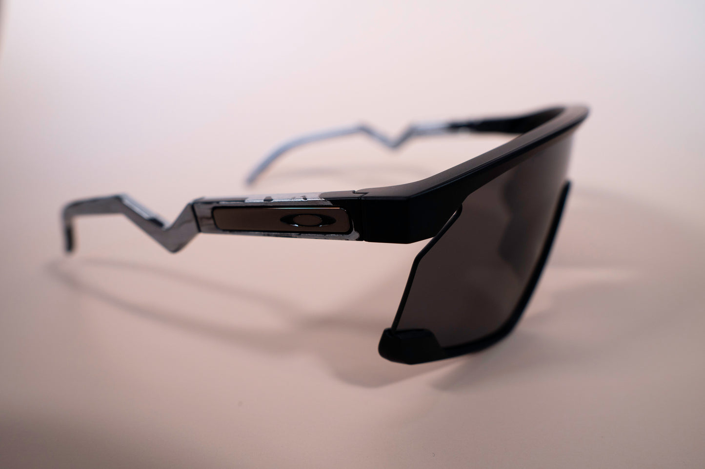 OAKLEY | BXTR (Black)