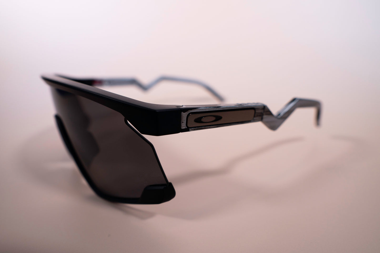 OAKLEY | BXTR (Black)